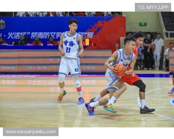 辽宁本钢与新疆广汇激战正酣 赛季焦点对决引爆篮球激情 辽宁本钢与新疆广汇激战正酣 赛季焦点对决引爆篮球激情