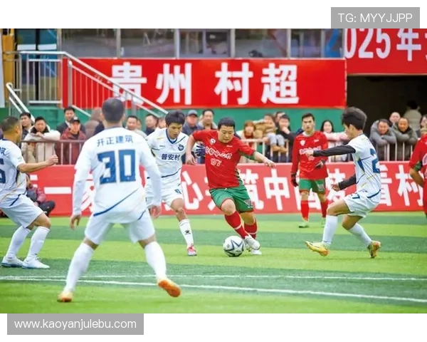 体育赛事激情四溢 球场争锋激战正酣 全球顶级选手齐聚一堂共争荣誉 体育赛事激情四溢 球场争锋激战正酣 全球顶级选手齐聚一堂共争荣誉