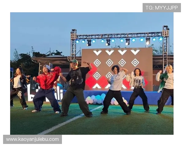 街舞战术解析深圳街舞队的包夹战术与团队协作探讨