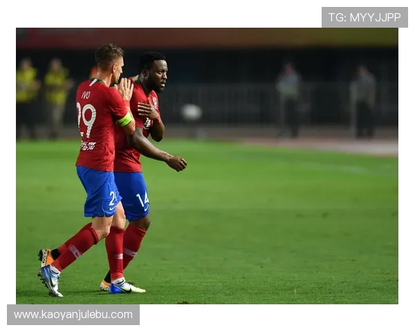 中赫国安与河南建业激战正酣谁能在这场对决中笑到最后